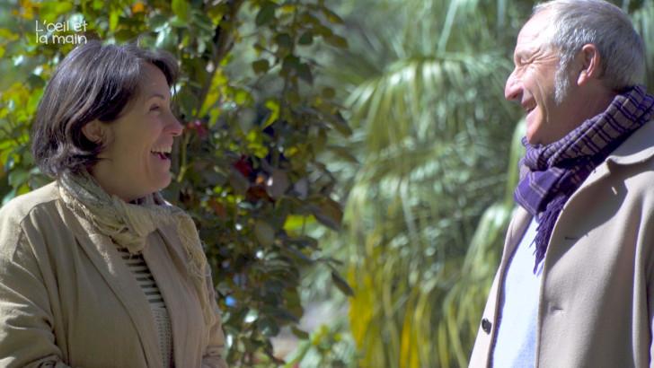 Sandrine Herman et Stéphane Marie se faisant face dans le jardin de l'institut